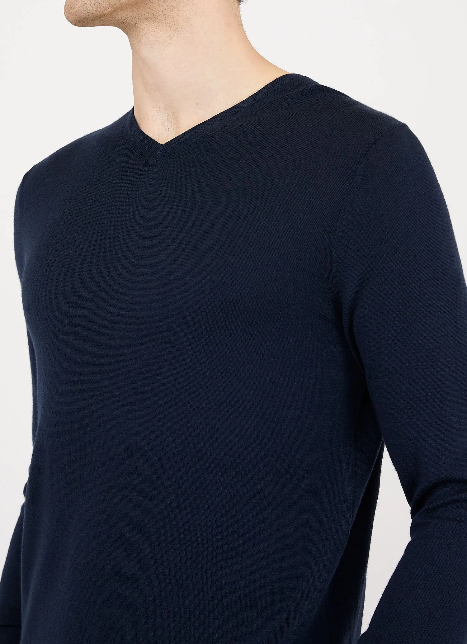 Men's Extra-Fine Merino V-neck in Light Navy