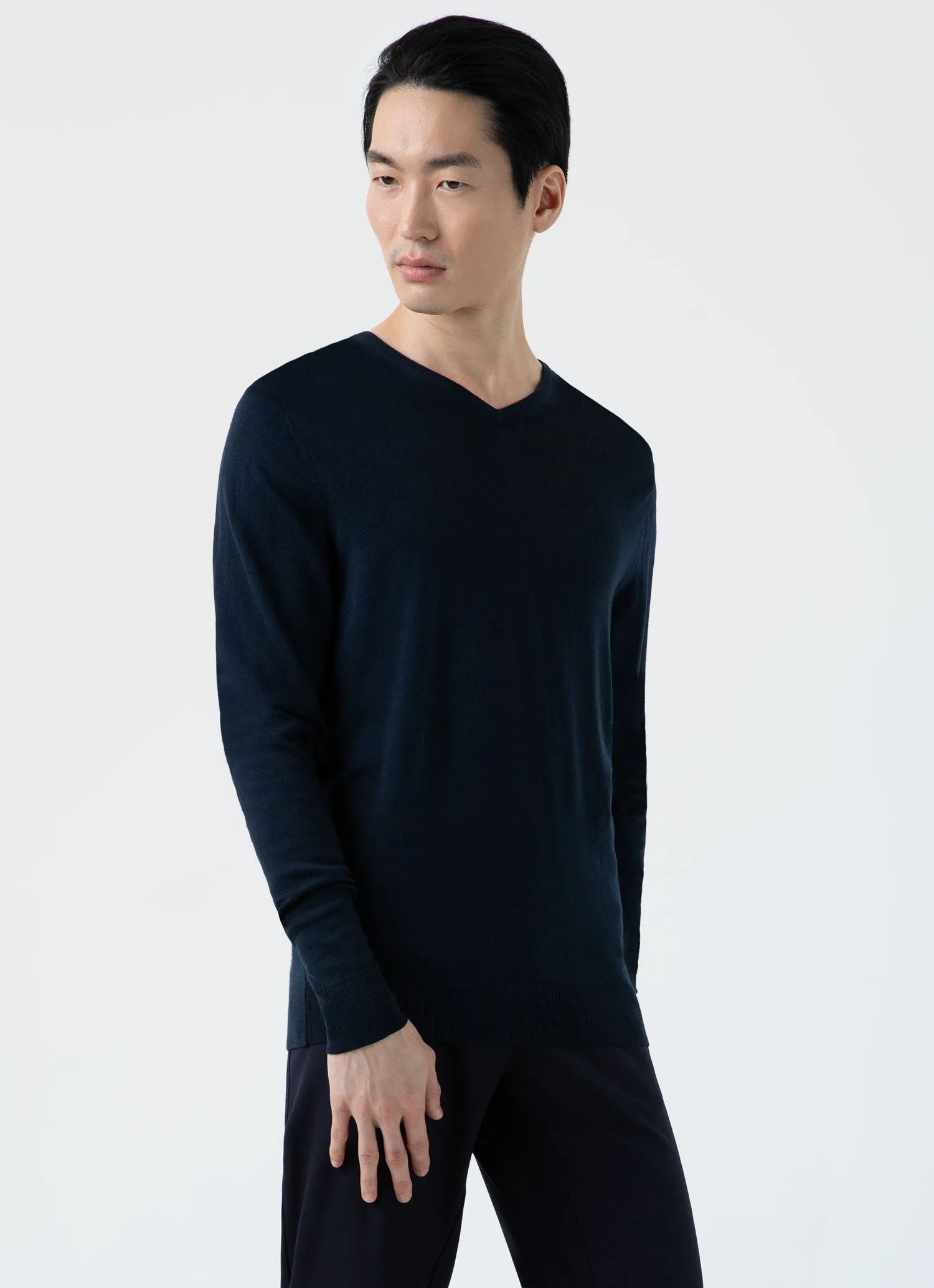 Men's Extra-Fine Merino V-neck in Light Navy