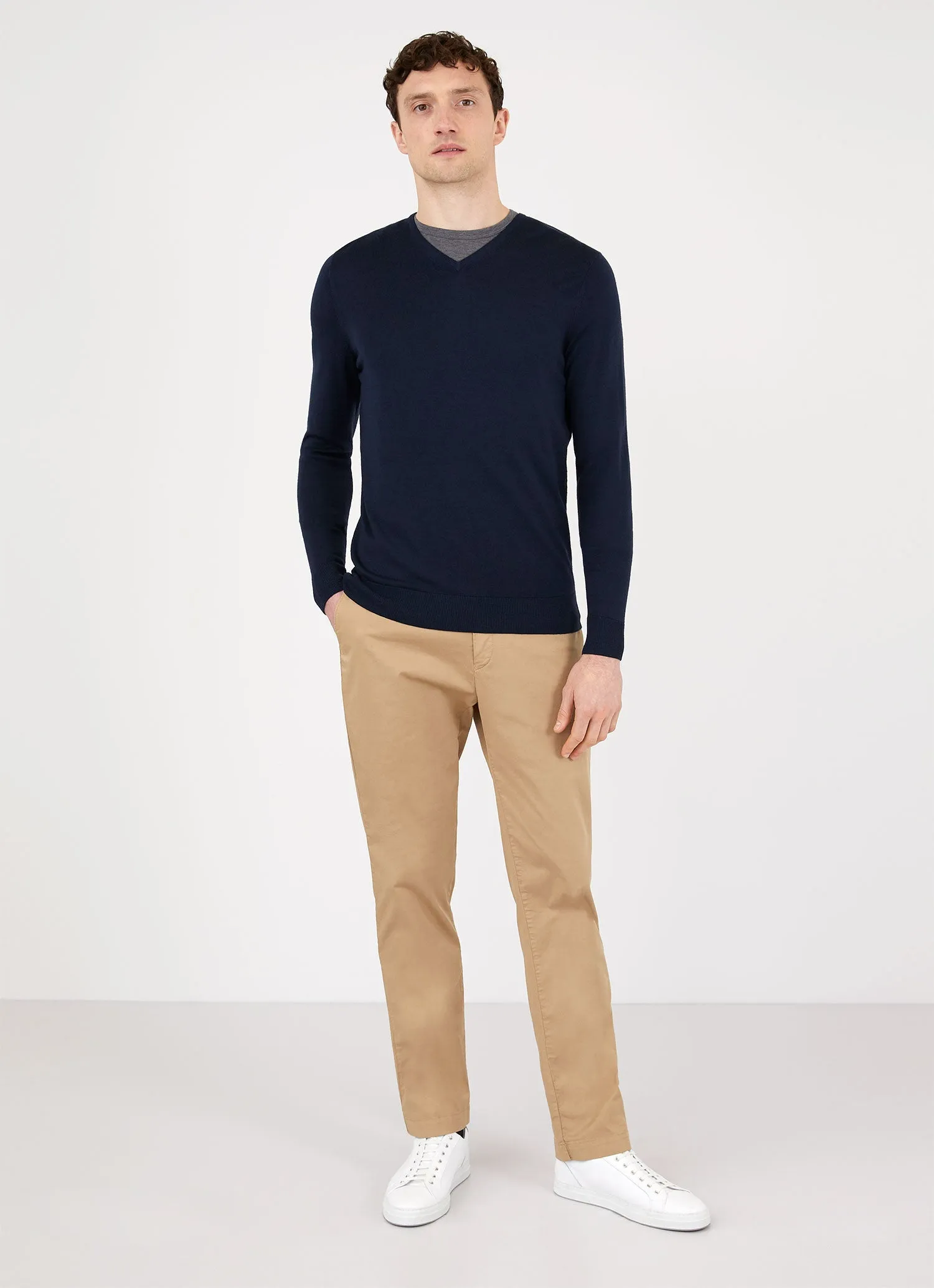 Men's Extra-Fine Merino V-neck in Light Navy