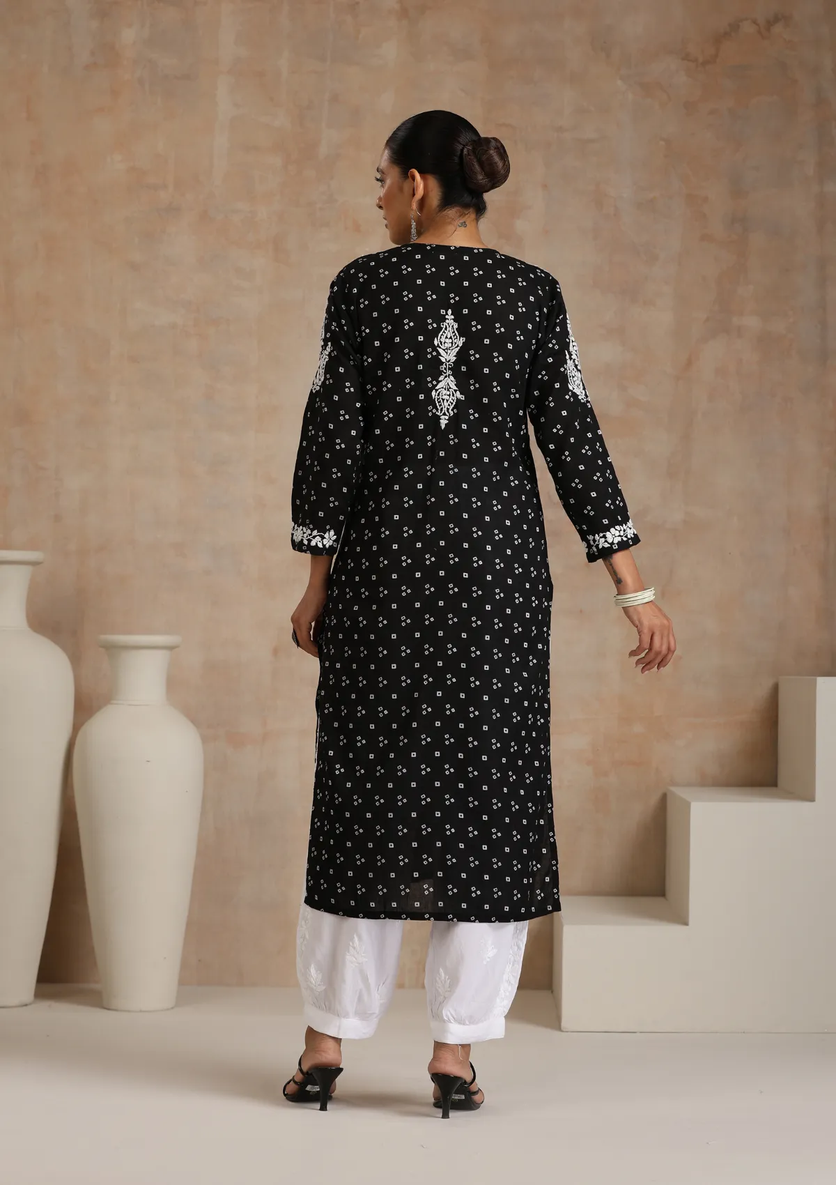 Naji Chikankari Mulmul Straight Kurta