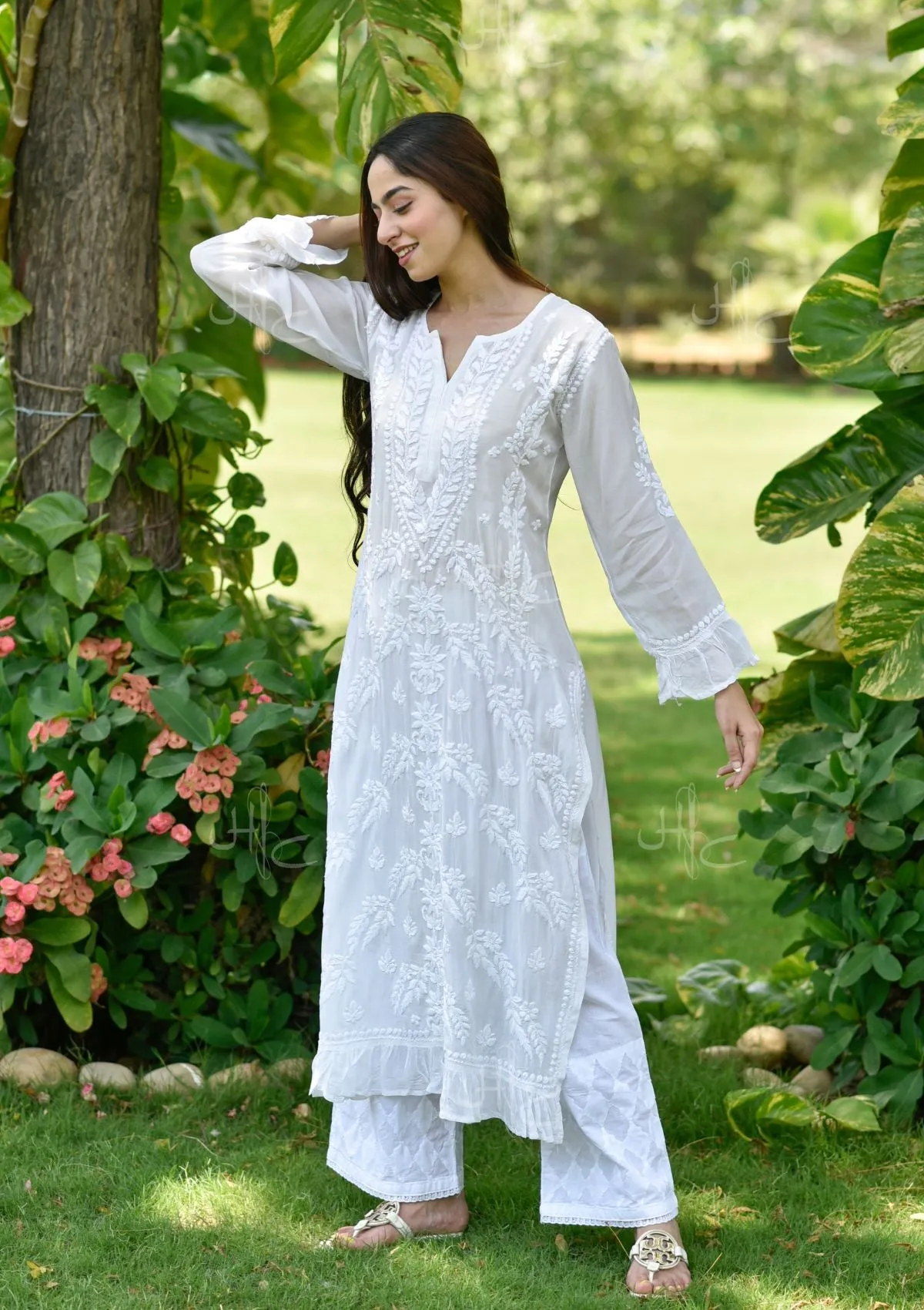 Nora Chikankari Muslin Straight Kurta