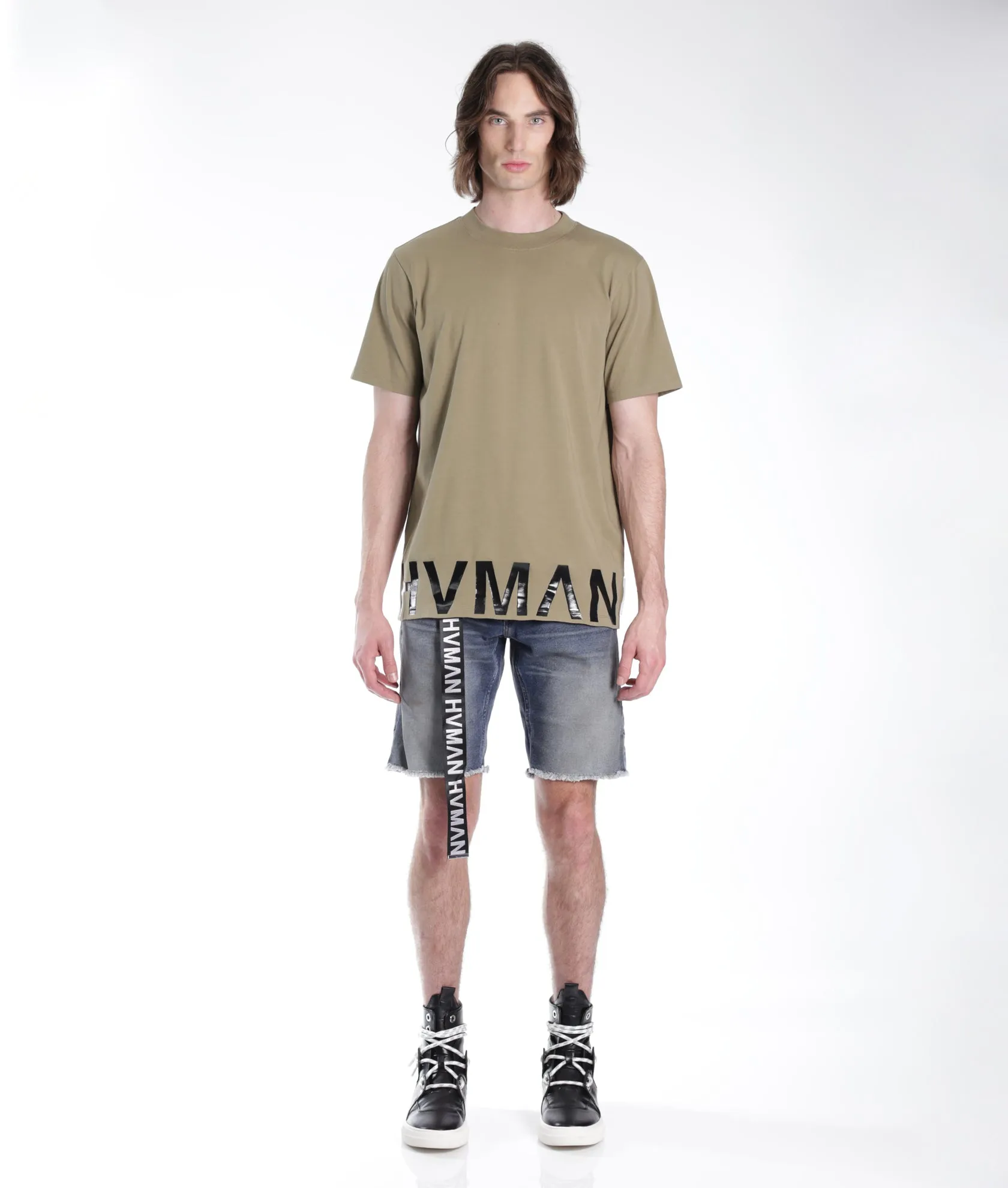 NOVELTY TEE HVMAN HEM IN SAGE