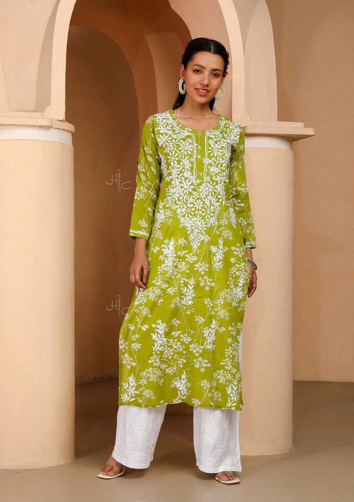 Zainab Chikankari Mulmul Straight Kurta