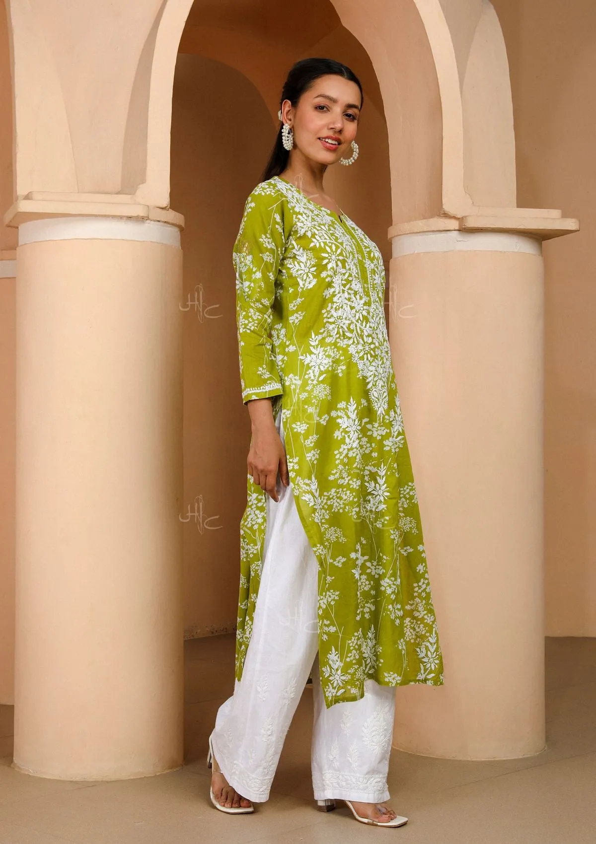 Zainab Chikankari Mulmul Straight Kurta